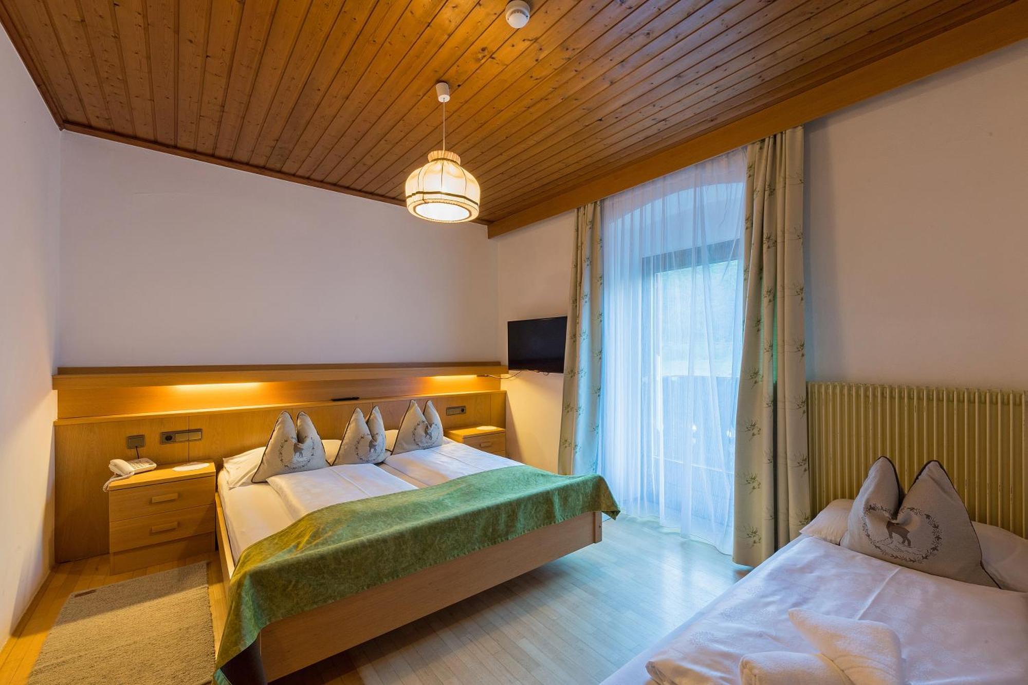 Alpin Natur Hotel Brueckele Braies  Ngoại thất bức ảnh